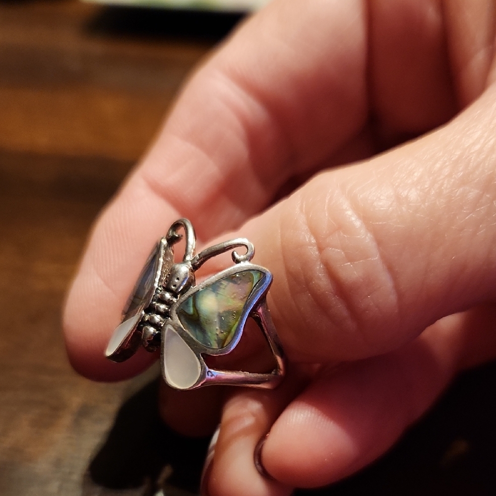 Elegant Sterling Silver Abalone/Mother of Pearl Butterfly Ring - Picture 7 of 9